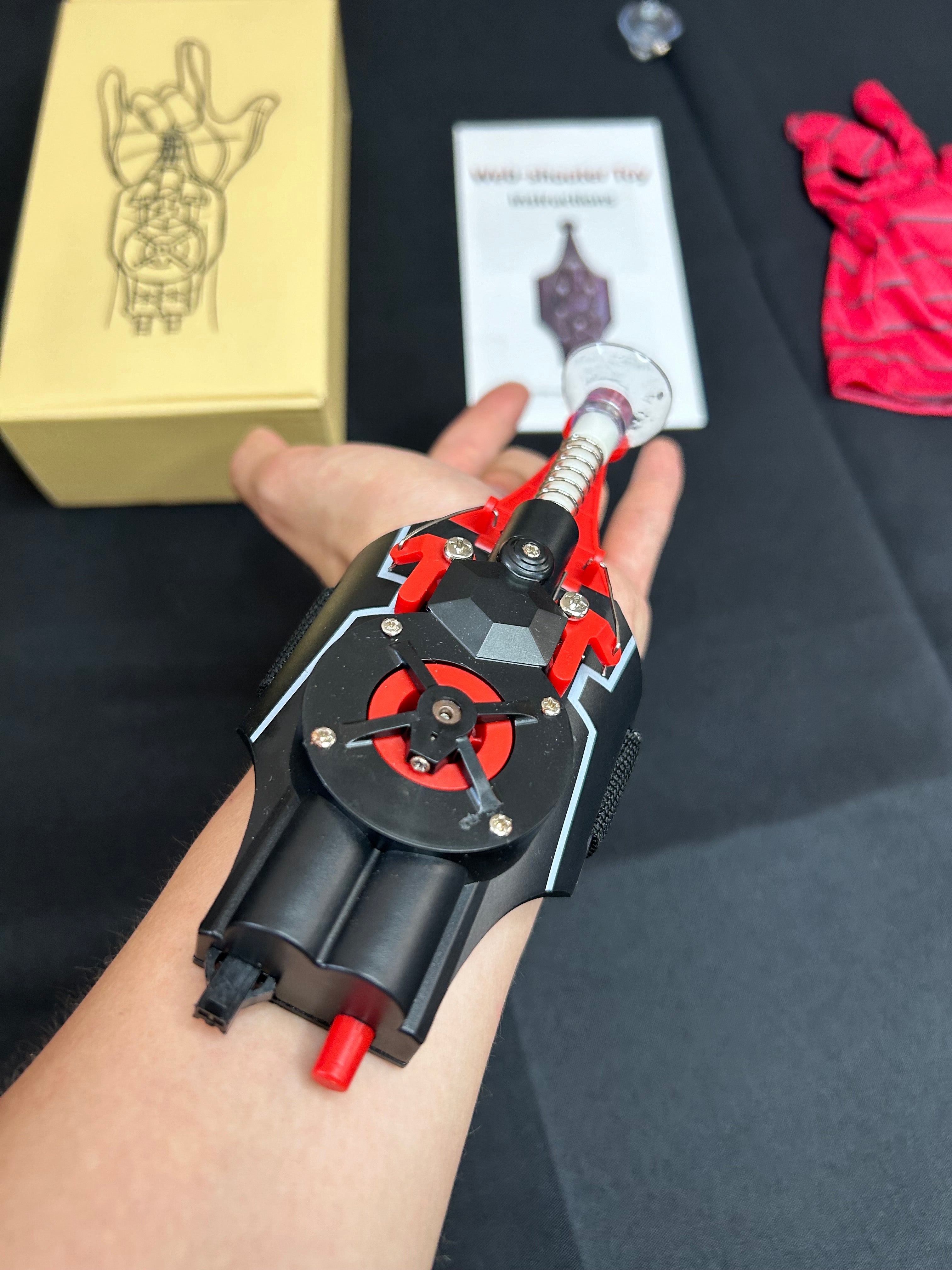 “Spider Web Shooter”Features ultra-long range, auto retraction, and premium craftsmanship.