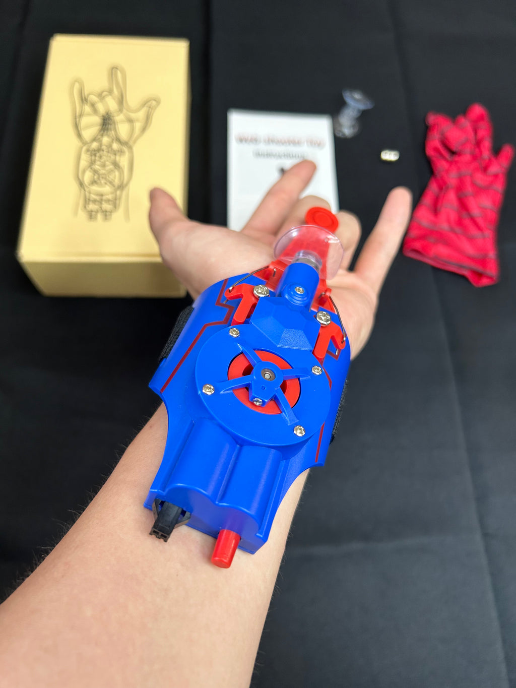 “Spider Web Shooter”Features ultra-long range, auto retraction, and premium craftsmanship.