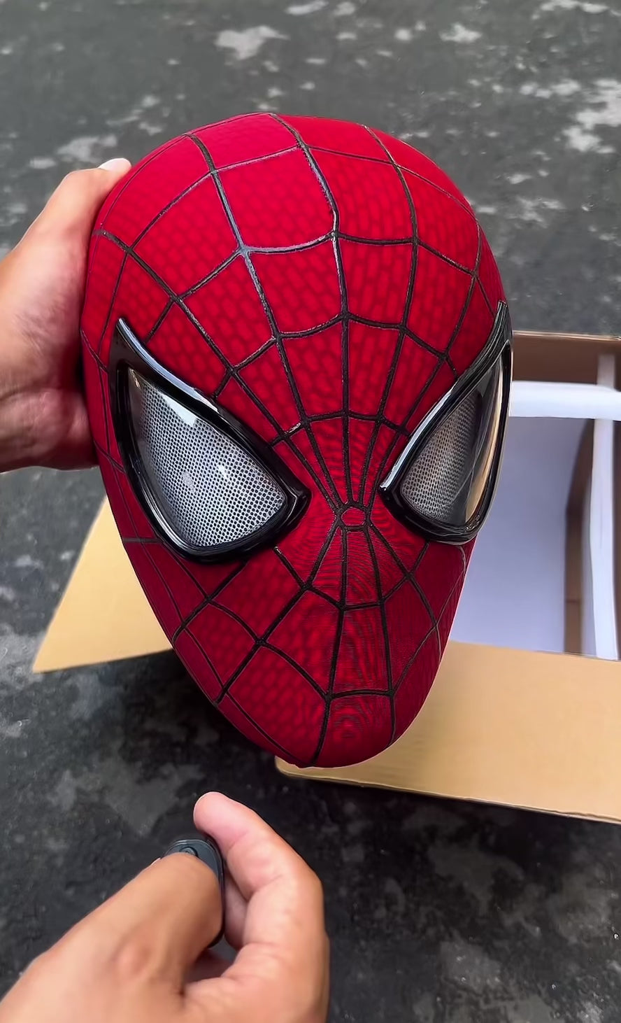 “Amazing”Handmade Head-Worn Spider Face Mask with Flashing Eyes – Motion Blink + LED Light